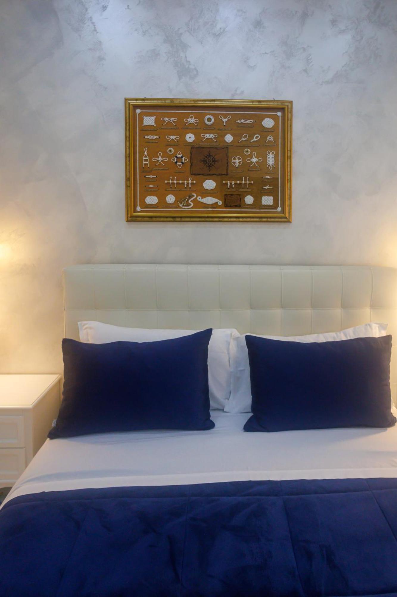 Alma Adry Naples
